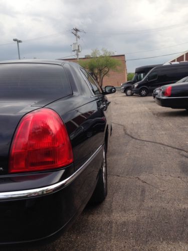 2011 Lincoln Town Car Executive L Limousine 4-Door 4.6L, image 3