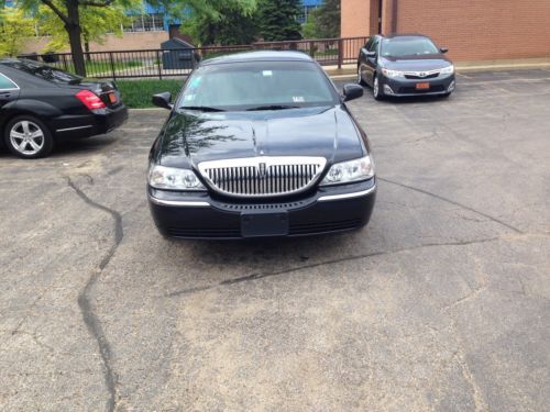 2011 Lincoln Town Car Executive L Limousine 4-Door 4.6L, image 5