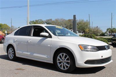 2012 white volkswagon jetta 4door sedan se