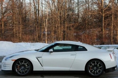 2013 gt-r premium, alpha 9 kit, 1600 original miles, pearl white!