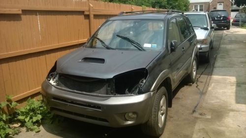 2005 toyota rav4 s automatic for parts or repair or will sell by parts all nice