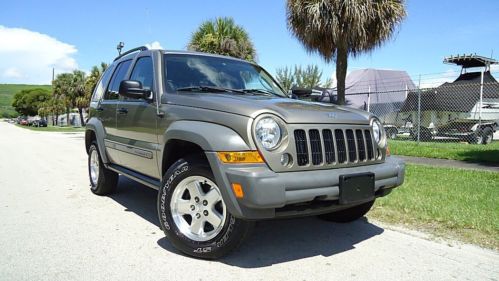 2005 jeep liberty crd turbo diesel 4x4 , 61,647 act miles, florida