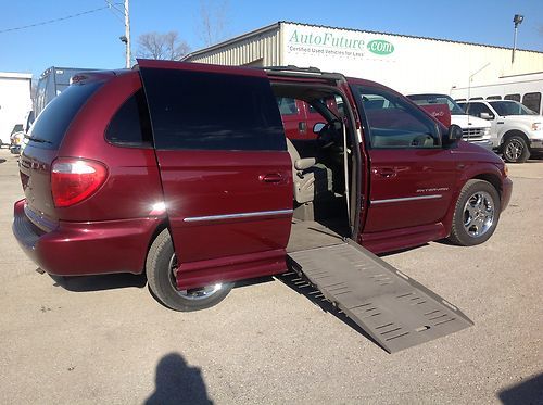 2002 dodge grand caravan wheelchair van- factory braun entervan *warranty