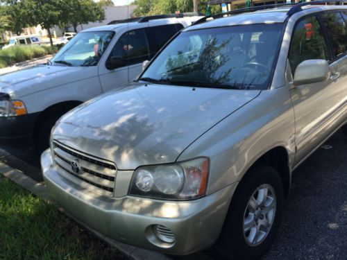 Gold 2002 toyota highlander base sport utility 4-door 2.4l 4 cylinder