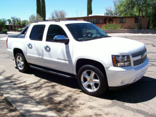 2008 Chevy Avalanche LTZ, image 2