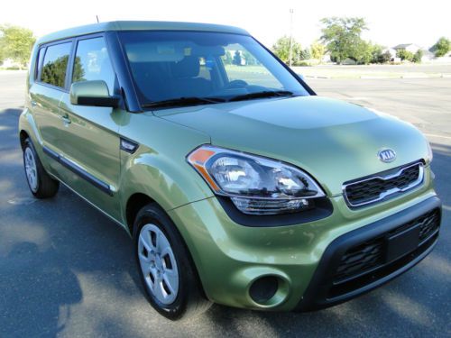 2012 kia soul base hatchback 4-door 1.6l