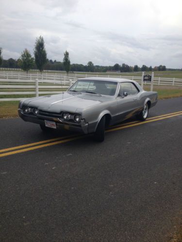 Beautiful 1967 olds cutlass holiday coupe