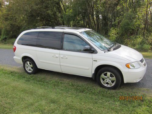 2007 grand caravan sxt alloy wheels dvd leather sunroof stow &amp; go new tires