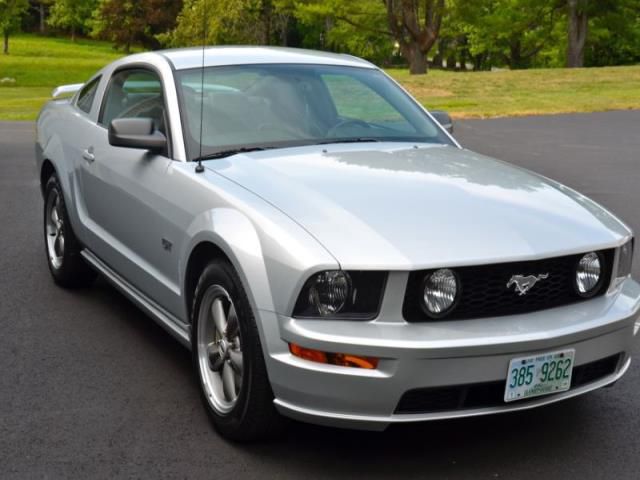 2005 ford mustang gt