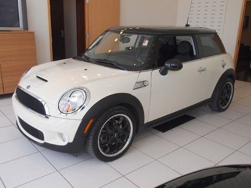 '12 cooper s showroom condition premium &amp; cold weather pkg's automatic one owner