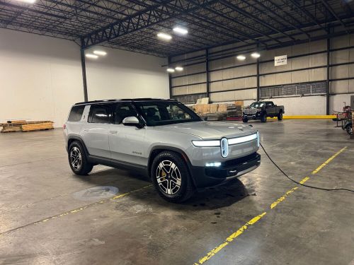 2022 rivian r1s