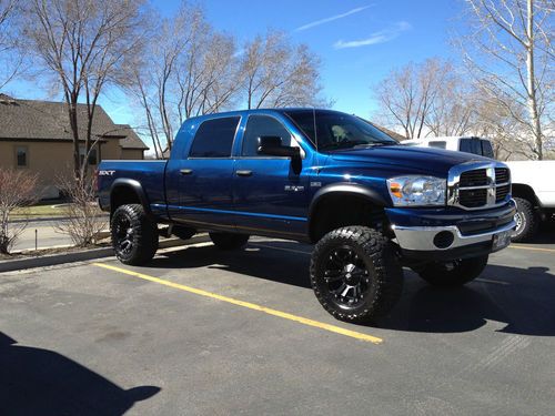 2008 dodge ram 1500 sxt mega cab pickup 4-door 5.7l