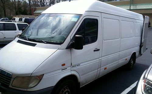 76,971 actual miles!! 2002 freightliner mercedes sprinter 2500 2.7l turbo deisel