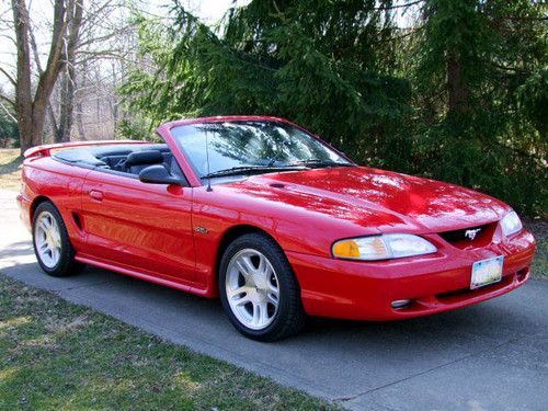 Mustang gt convertible 1998 rio red 30,600 miles leather loaded like new perfect