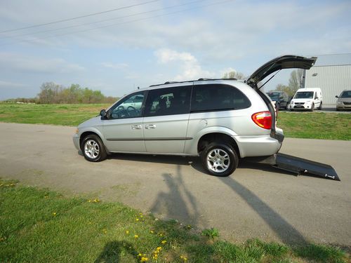 2002 dodge grand caravan wheelchair/handicap ramp van rear entry conversion