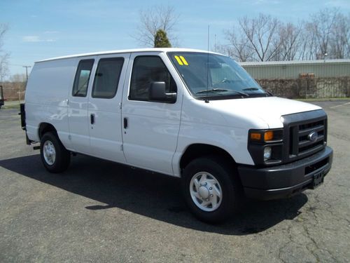 2011 ford e250 cargo van w/ liftgate rear 28k miles!