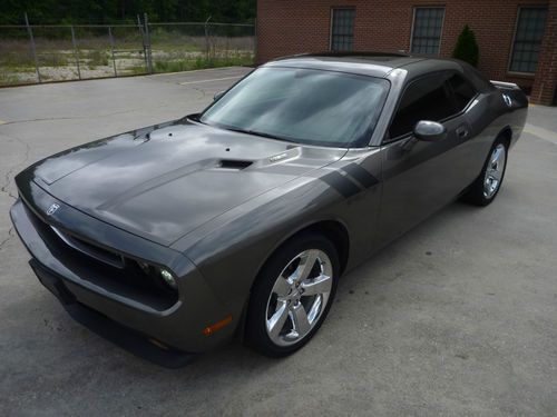 2009 dodge challenger r/t coupe 2-door 5.7l