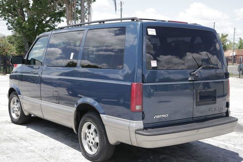 Blue 2003 chevrolet astro paasenger van