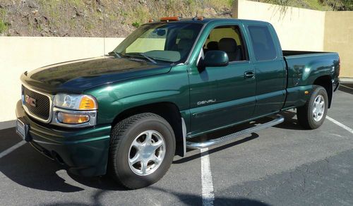 2002 gmc sierra denali no accidents, well kept, dependable work horse.