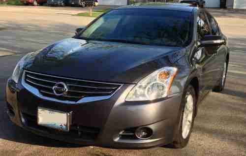 NEAR MINT CONDITION UNIQUE 2011 NISSAN ALTIMA TONS OF UPGRADES, image 2
