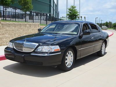 Look at this texas own 2010 town car sign low miles only 44k