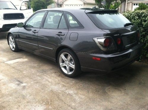 2002 lexus is300 sportcross wagon 4-door 3.0l very rare