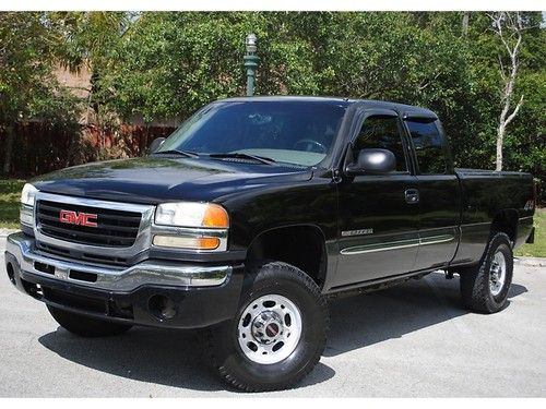 2004 gmc 2500hd 4door  4x4 slt