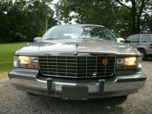 1996 cadillac fleetwood brougham sedan 4-door 5.7l 85k, no reserve