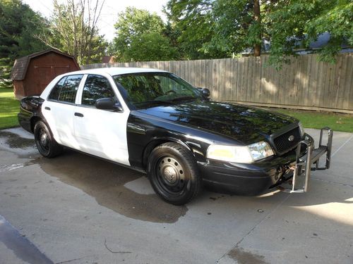 2010 ford crown victoria police interceptor sedan 4-door 4.6l