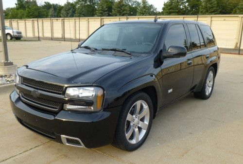 2006 trailblazer ss 6.0 ls2 awd factory 395hp black leather excellent condition