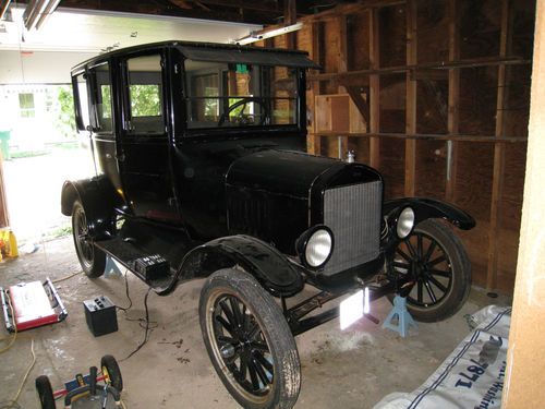 1925 ford model t 4 door sedan