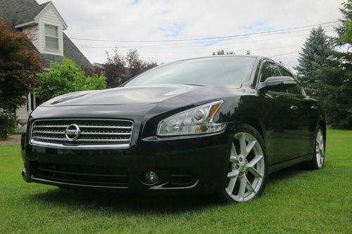 Nissan maxima 2009 model sv like new!! only 26k miles!!!