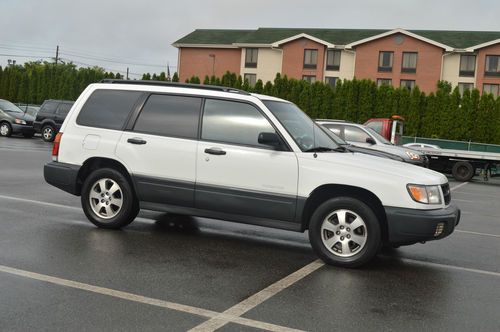 1998 white subaru forester awd 123k ice cold a/c 5 speed clean title runs great