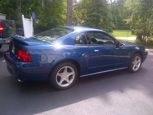 2000 mustang gt, 1 owner  86,000 miles  original, 5 speed, no traction control!!