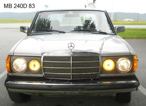 Mercedes benz 240d 1983  4 door sedan, silver