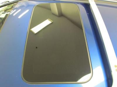 SL SUV 2.5L CD 4 Speakers AM/FM radio AM/FM/CD Audio System Air Conditioning, image 6