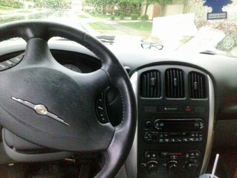 2007 chrysler town &amp; country touring *  great condition * super reliable *
