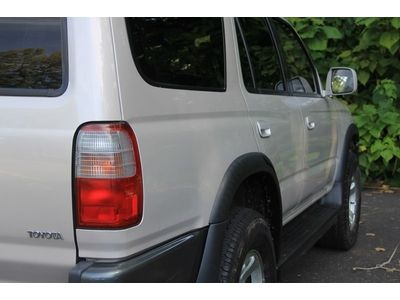 1997 4Runner, Very clean, No rust, low miles, Sunroof, 4X4, NO RESERVE!!, image 24