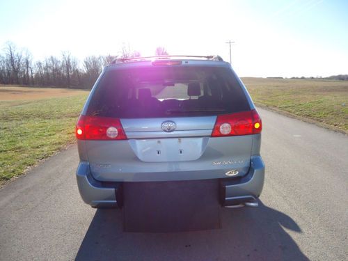 VAN WHEELCHAIR HANDICAP RAMP TOYOTA SIENNA LE 2010 LIKE NEW REAR ENTRY, US $25,999.00, image 2