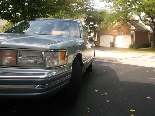 1990 lincoln town car signature designer series