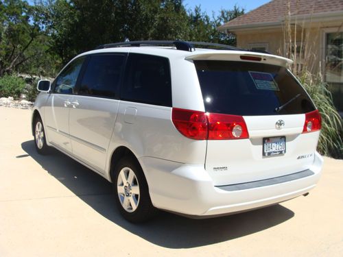 2008 Toyota Sienna XLE Mini Passenger Van 5-Door 3.5L, image 2