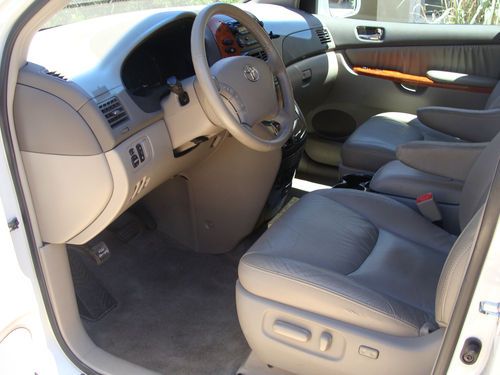 2008 Toyota Sienna XLE Mini Passenger Van 5-Door 3.5L, image 13