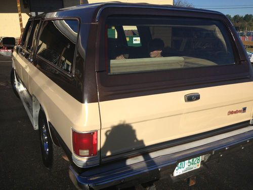 1986 GMC 2500 Suburban, NO RUST, 454, auto, Beautiful Truck, image 2