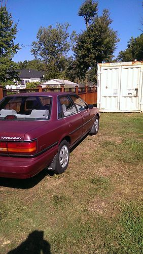 1991 Toyota Camry DLX Sedan 4-Door 2.0L, image 2