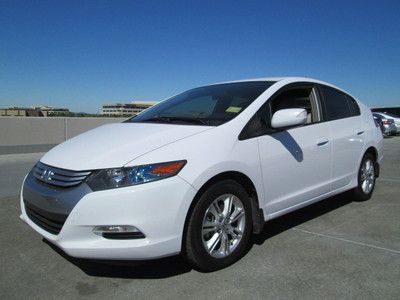 2010 hybrid white automatic navigation hatchback