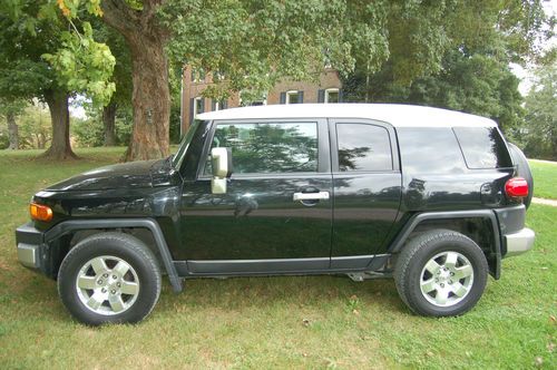 2007 fj cruiser, great shape, never in shop, no reserve!!!!check out my feedback