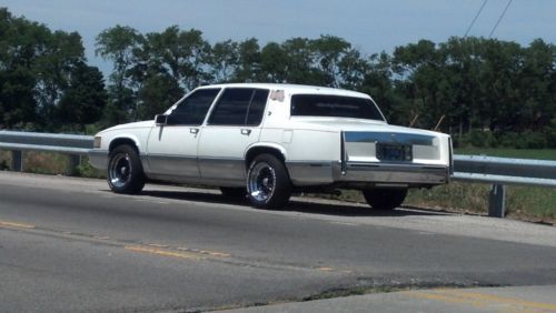 1992 cadillac deville base sedan 4-door 4.9l
