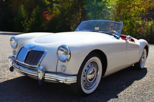 1958 mga roadster convertible