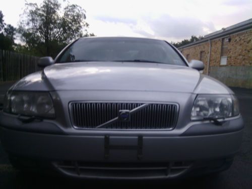 2000 volvo s80 t6 sedan  no reserve...well serviced... cold air...runs strong