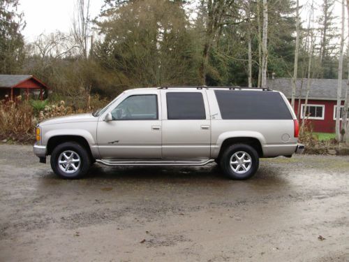 1999 gmc suburban sierra slt 4wd,rust free.color coded flares &amp; running boards